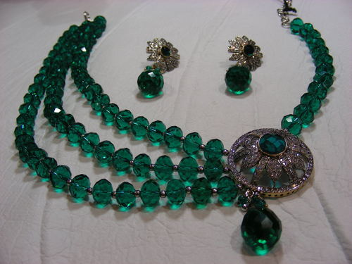 http://pimg.tradeindia.com/00697041/b/2/crystal-mala.jpg