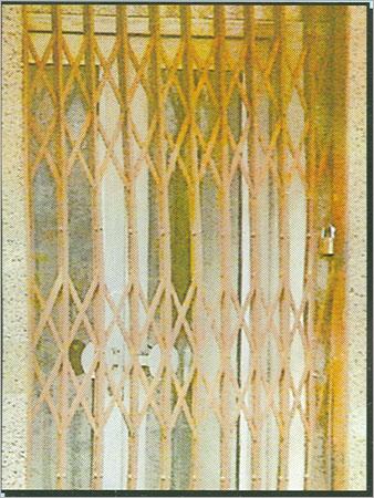 Collapsible Gate Channel Collapsible Gate Channel
