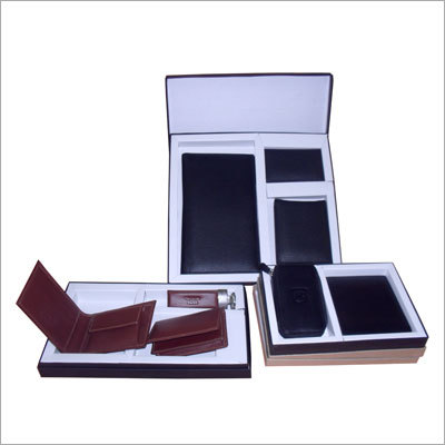 Leather Sets 2 & 3 Pieces for Wallet Keychain Leather Sets 2 & 3 Pieces for Wallet Keychain