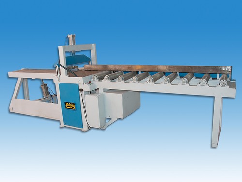 Automatic Cross Cut Circular Saw machine Automatic Cross Cut Circular Saw machine