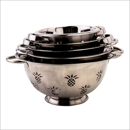 Colanders Colanders