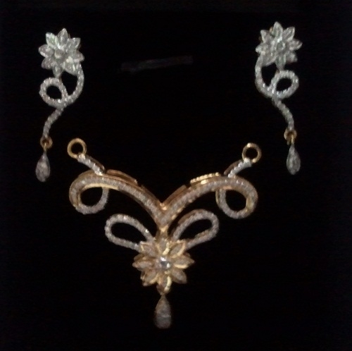 Diamond Pendant With Earring Diamond Pendant With Earring