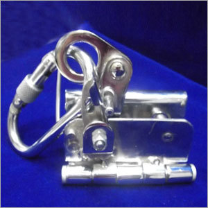 Aluminum Twist-Lock Carabiner Aluminum Twist-Lock Carabiner