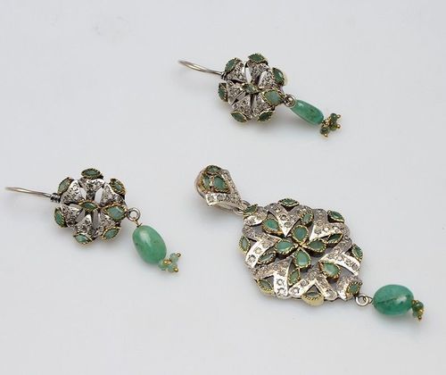 925 sterling silver Emerald & Cz Gemstone Victorian Pendant Set 925 sterling silver Emerald & Cz Gemstone Victorian Pendant Set