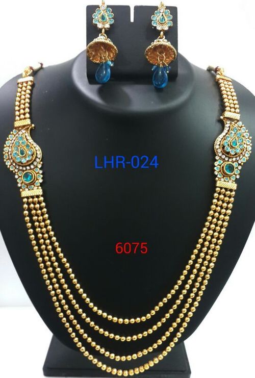 Kundan Studded Necklace Set Kundan Studded Necklace Set