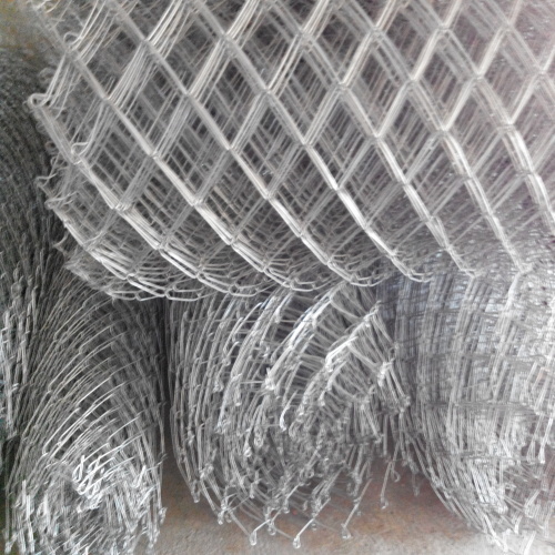 Metallic wire chain link fence Metallic wire chain link fence