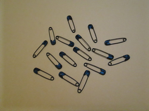 Normal safety pins Normal safety pins