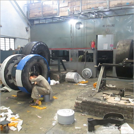 Retreaded Tyre Cut Repair Service Retreaded Tyre Cut Repair Service