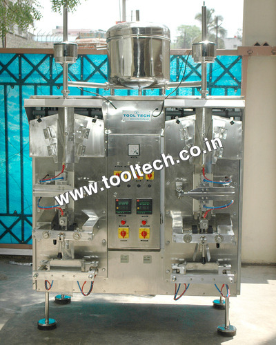 Double Head Water Packing Machine Double Head Water Packing Machine